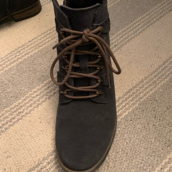 Boots - Picture 3 of 5